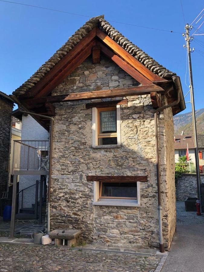 Rustico Cadrobi 20 Bed and Breakfast San Vittore Buitenkant foto